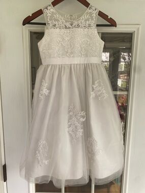 American Princess Girls White Lace Tule & Sequin Dress. Sz 7 Excellent Condition